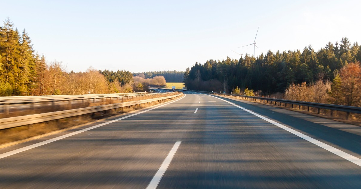 Belediye Yollarında Yol Çizgileri Neden Düzenli Yenilenmelidir?