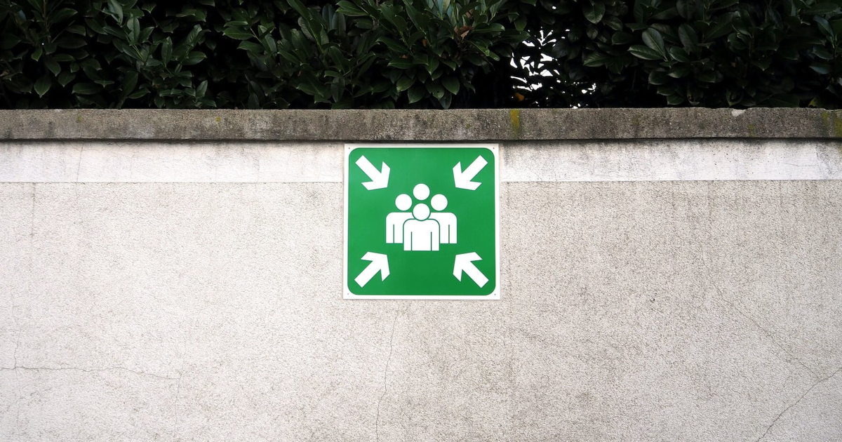 Fabrika İçinde Acil Çıkış ve Toplanma Alanı İşaretlemeleri Nasıl Yapılmalı?